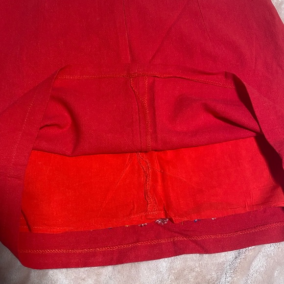 Boutique red embroidered floral skirt - Picture 5 of 8